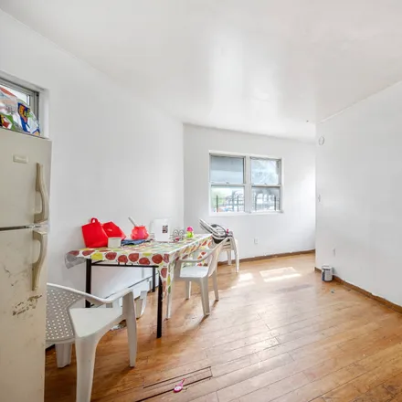 Image 6 - Central Avenue, Myrtle Avenue, New York, NY 11237, USA - Townhouse for sale