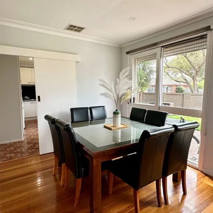 Image 3 - 31 Gauntlet Avenue, Glen Waverley VIC 3150, Australia - Apartment for rent