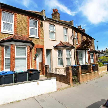 Rent this 2 bed townhouse on Pemdevon Road in London, CR0 3QR