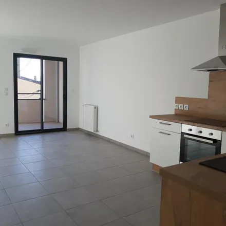 Rent this 3 bed apartment on 5 quater Place Championnet in 26000 Valence, France