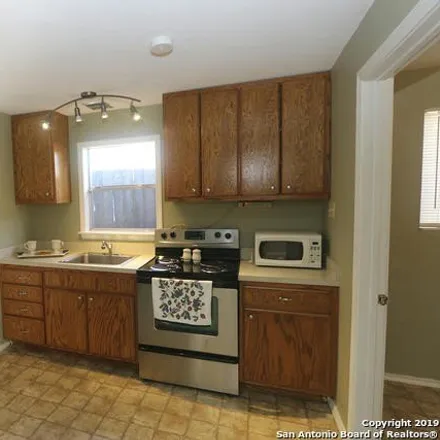 Rent this 2 bed house on Alamo Heights Presbyterian Day School in Corona Avenue, Alamo Heights