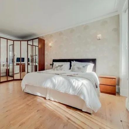 Rent this 4 bed apartment on Hyde Park Mansions in Camden, London