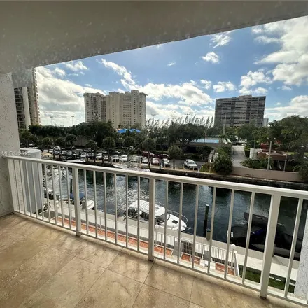 Image 8 - 1701 Northeast 115th Street, Courtly Manor, North Miami, FL 33181, USA - Apartment for rent
