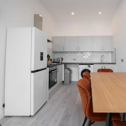 Image 8 - AHK Flooring, 246 Upper Richmond Road West, London, SW14 8AG, United Kingdom - Apartment for rent