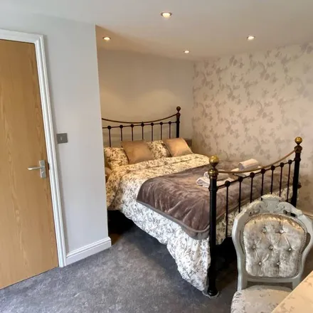 Rent this 2 bed apartment on Stratford-upon-Avon in CV37 6RY, United Kingdom