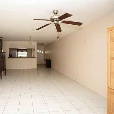 Image 7 - 7581 92nd Street, Seminole, FL 33777, USA - Condo for sale