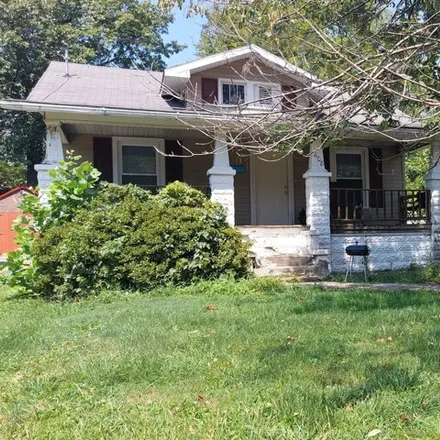 Buy this 2 bed house on 1644 Isabella Avenue in Mount Vernon, IL 62864
