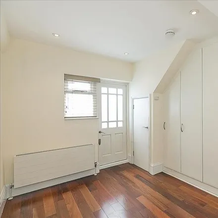 Image 7 - 13 Campden Hill Gardens, London, W8 7AX, United Kingdom - Apartment for rent