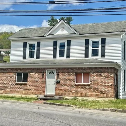Buy this 4 bed house on 1608 Virginia Avenue in West Graham, Bluefield