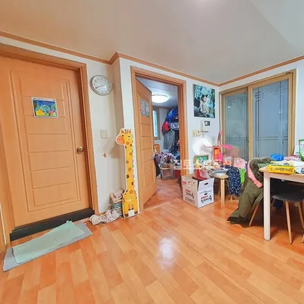 Rent this 2 bed apartment on 서울특별시 송파구 잠실동 298-18
