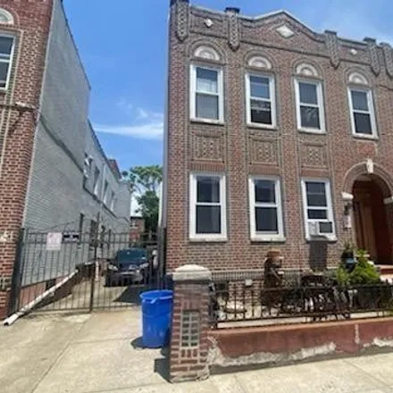 Image 1 - 1941 68th Street, New York, NY 11204, USA - Townhouse for sale