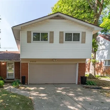 Buy this 3 bed house on 27625 Berkshire Drive in Southfield, MI 48076
