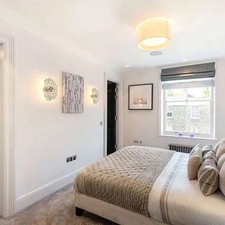 Rent this 5 bed townhouse on 1-15 Eaton Terrace in London, SW1X 8LT