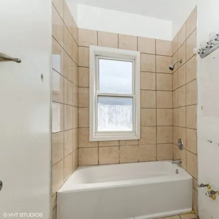 Image 7 - 7434 South Langley Avenue, Chicago, IL 60619, USA - House for sale