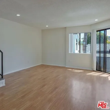 Image 3 - 689 Palm Drive, Glendale, CA 91202, USA - Townhouse for rent