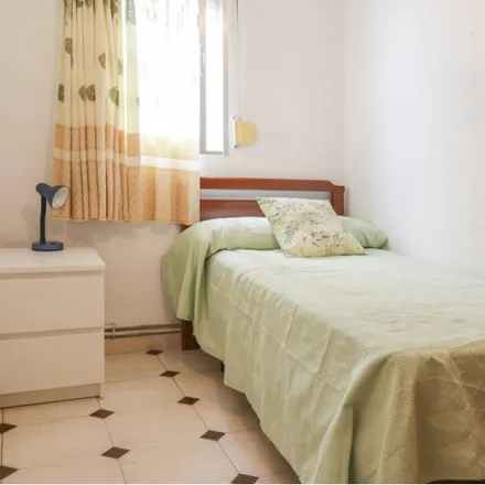 Rent this 2 bed room on Madrid in C.E.P.A. José Luis Sampedro, Calle de Chantada