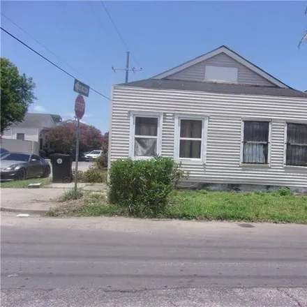 Buy this 3 bed house on 3729 Annunciation Street in New Orleans, LA 70115