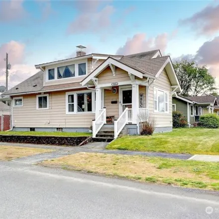 Buy this 3 bed house on 924 East Wright Avenue in Tacoma, WA 98404
