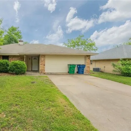 Buy this 3 bed house on 931 Farley Street in Waxahachie, TX 75165