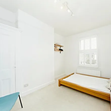 Rent this 5 bed apartment on Balloch Road in London, SE6 1SP