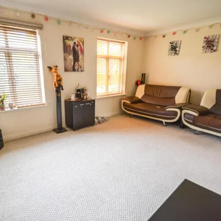 Image 2 - Carlton House, Fletton Avenue, Peterborough, PE2 8DB, United Kingdom - Townhouse for sale