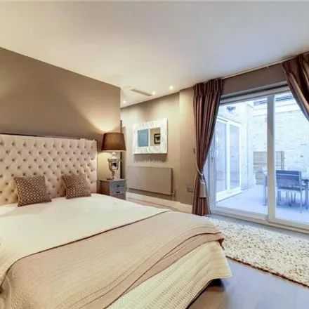 Image 5 - Park Lodge, Queensmead, London, NW8 6RE, United Kingdom - Room for rent