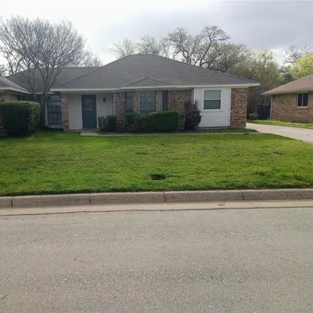 Rent this 3 bed house on 5403 Stagetrail Drive in Arlington, TX 76017