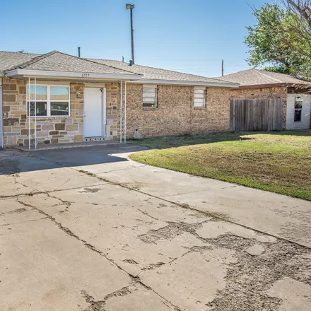 Buy this 3 bed house on 1717 South Meredith Avenue in Dumas, TX 79029