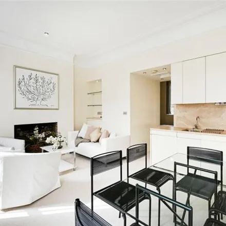 Rent this studio loft on 80-100 Ebury Street in London, SW1W 9QU