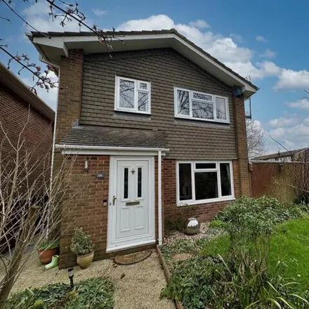 Buy this 3 bed house on Almswood Road in Tadley, RG26 4PZ