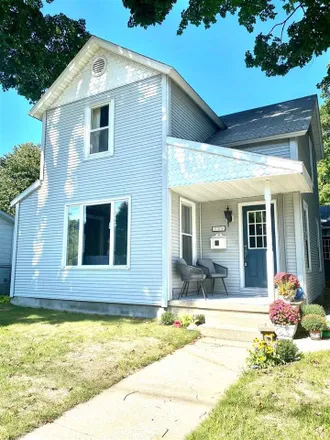Buy this 5 bed house on 320 Jackson Street in Petoskey, MI 49770