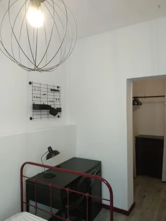 Rent this 8 bed room on Rua Nove de Abril in Porto, Portugal