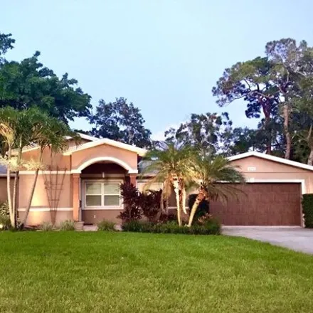 Rent this 3 bed house on 3281 Walnut Street Northeast in Saint Petersburg, FL 33704