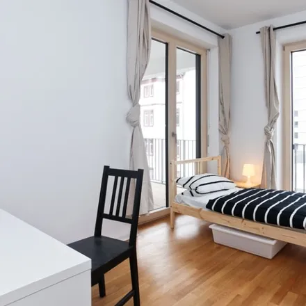 Rent this 5 bed room on Hanauer Landstraße 122 in 60314 Frankfurt, Germany