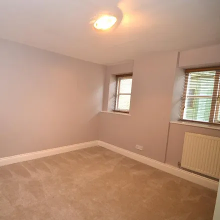 Image 5 - Avella, 17 Dollar Street, Cirencester, GL7 2AS, United Kingdom - Apartment for rent