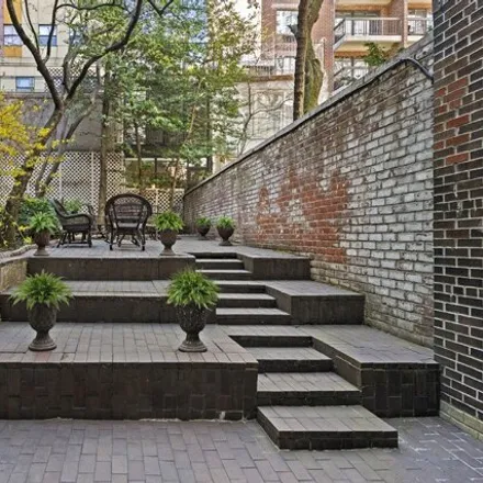 Image 2 - 218 East 31st Street, New York, NY 10016, USA - Townhouse for sale