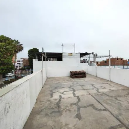 Buy this 7 bed house on Avenida José Gálvez 1688 in La Perla, Lima Metropolitan Area 07016