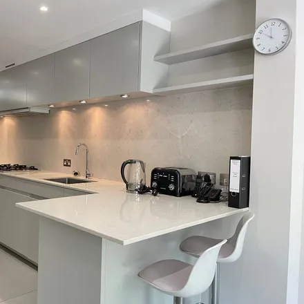 Image 3 - Deena Close, London, W3 0HR, United Kingdom - Townhouse for rent