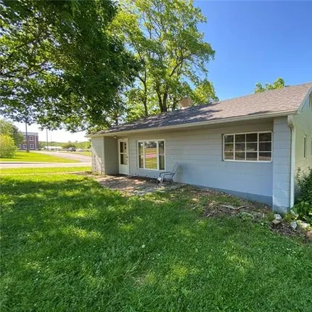 Buy this 3 bed house on 101 Hickory Street in Houston, Texas County