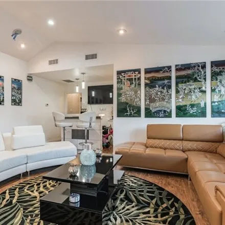 Image 8 - 2816 Obama Boulevard, Los Angeles, CA 90018, USA - House for sale