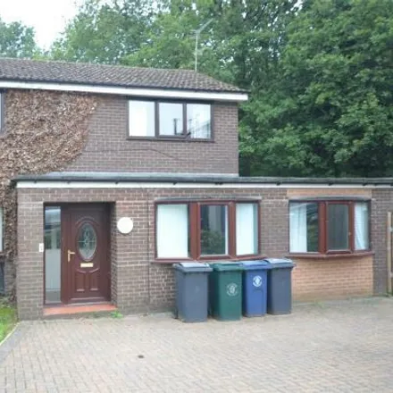 Buy this 3 bed house on Elmers Green in Skelmersdale, WN8 6RZ