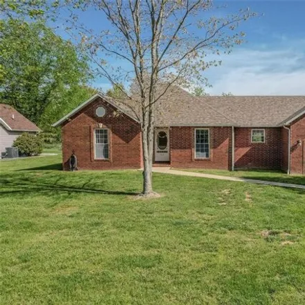 Buy this 3 bed house on 941 Daytona Drive in Lebanon, MO 65536
