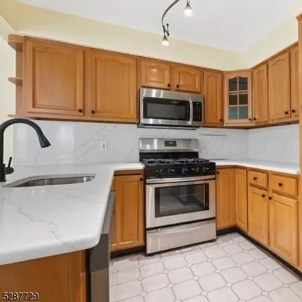 Buy this 3 bed condo on 151 Country Club Drive in Union, NJ 07083
