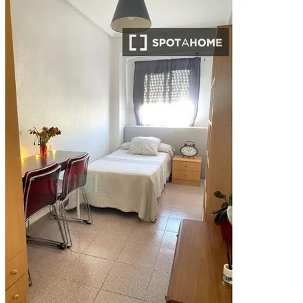 Rent this 3 bed room on Carrer de Polo y Peyrolón in 32, 46021 Valencia
