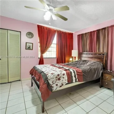 Image 7 - 3898 West 8th Court, Hialeah, FL 33012, USA - Townhouse for sale