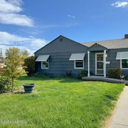 Buy this 3 bed house on 2076 West Logan Avenue in Yakima, WA 98902