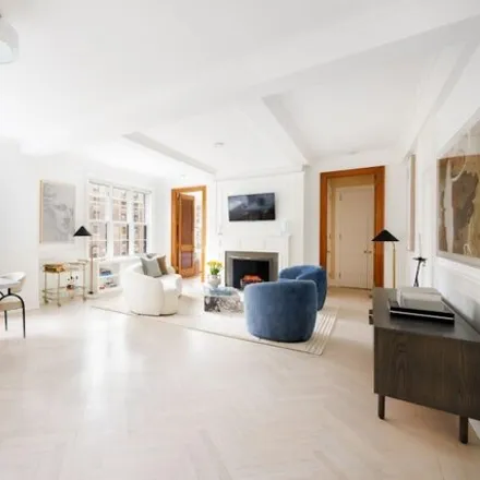 Image 1 - 71 East 87th Street, New York, NY 10128, USA - Apartment for sale
