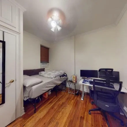 Image 3 - 107 West 68th Street, New York, NY 10023, USA - Apartment for rent