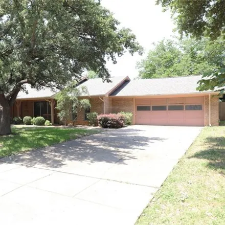 Buy this 4 bed house on 4011 Golden Oaks Drive in Haltom City, TX 76117