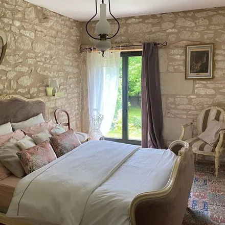 Rent this 2 bed house on 79290 Saint-Martin-de-Sanzay